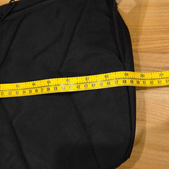 Vera Bradley sling - Picture 9 of 9